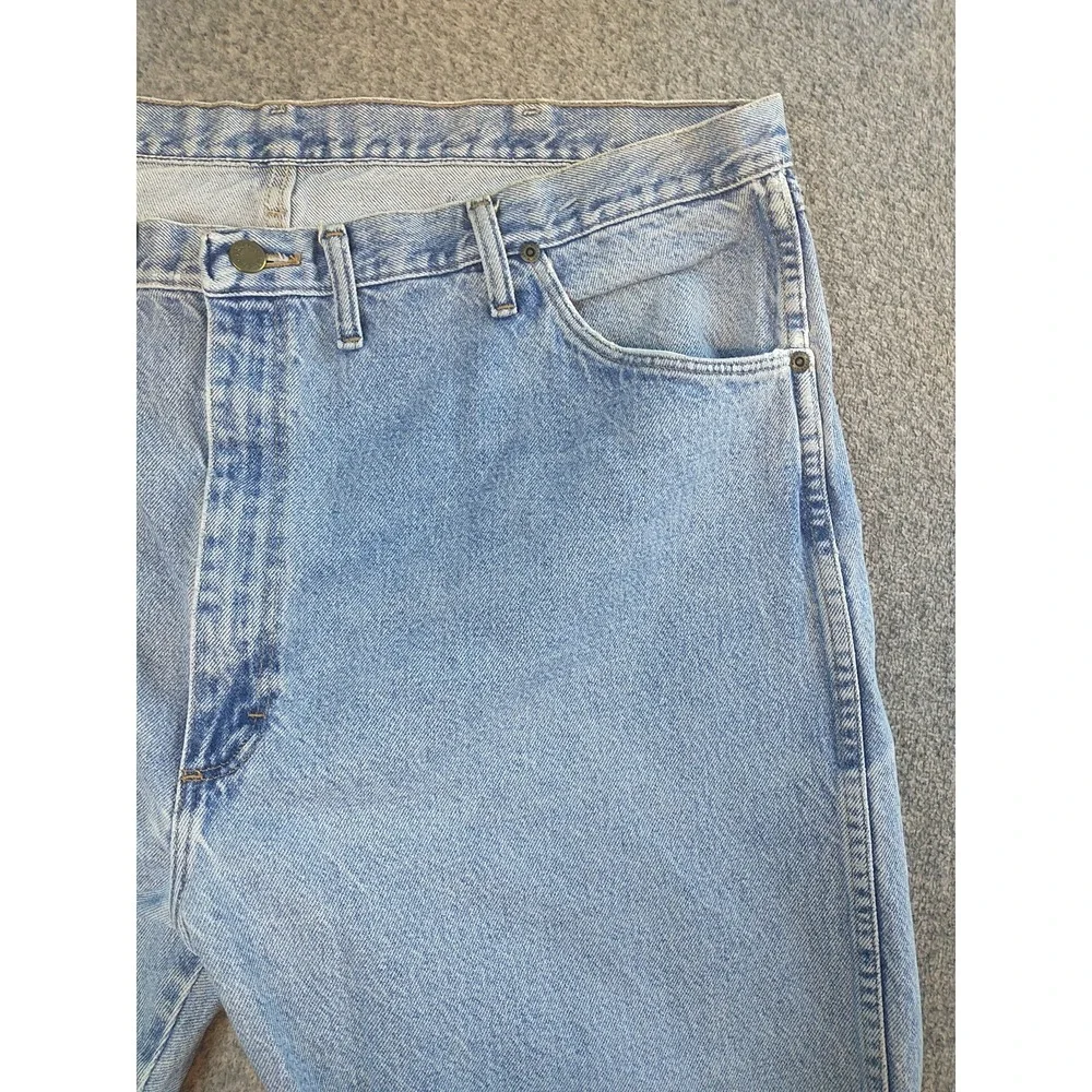 Wrangler Denim Blue Jeans Men's Size 42x31 Straight Leg Light Wash 96501DS Chore - Picture 2 of 16